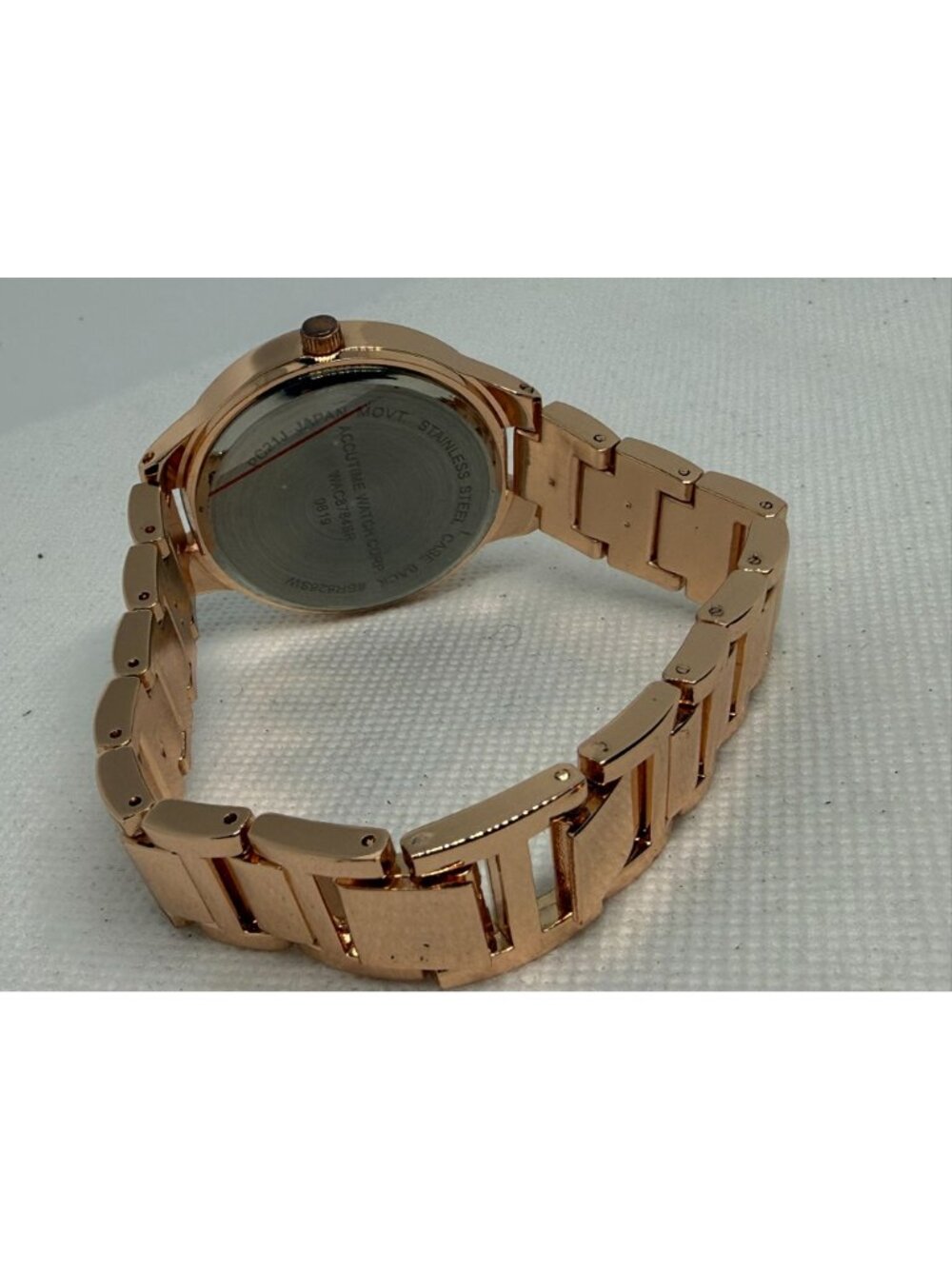 Jessica Simpson Women's 36mm Rose Gold Heart Pavé Crystal Quartz Watch w/ Box - Picture 9 of 11